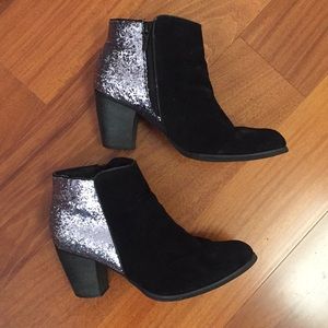 ✨SOLD✨Wanted Black Ankle Boots with Glitter Back